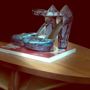 Sexy faux snake Nine West platform heels